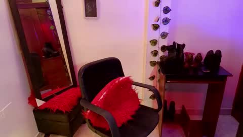 Snapshot of sapphire_lilac chatting on 11-29-25, 12:02 Carla online show from 11-29-25, 12:02