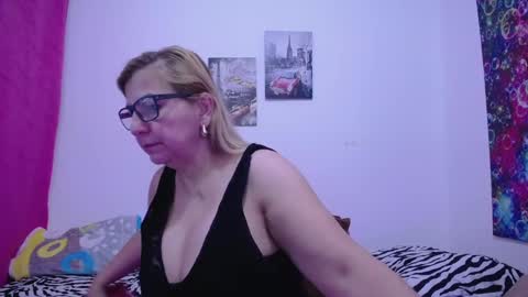 Snapshot of sara211 chatting on 12-05-24, 10:23 sara online show from 12-05-24, 10:23