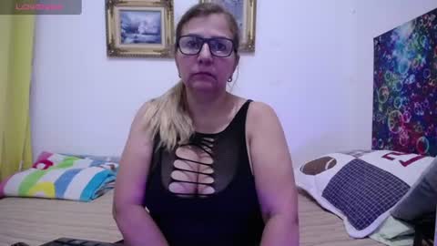 Snapshot of sara211 chatting on 06-14-26, 02:24 sara online show from 06-14-26, 02:24