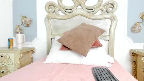 Sara online show from 09-22-25, 03:52