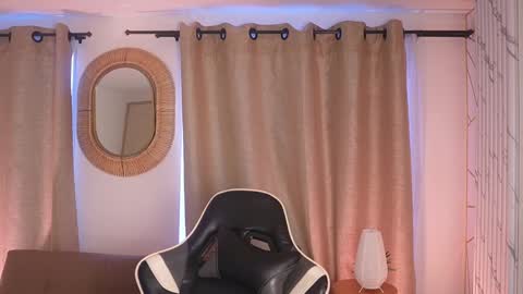 Sara  online show from 01-30-25, 03:40