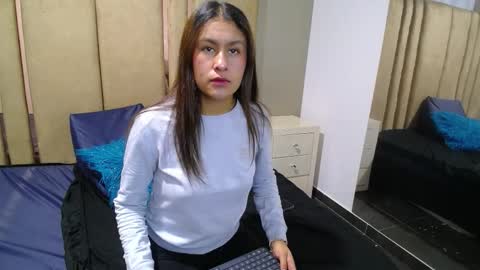 Snapshot of sara_blue13 chatting on 02-05-26, 11:48 Sara online show from 02-05-26, 11:48