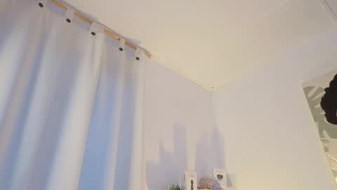 Snapshot of sara_brown04 chatting on 12-16-25, 08:03 Sara online show from 12-16-25, 08:03