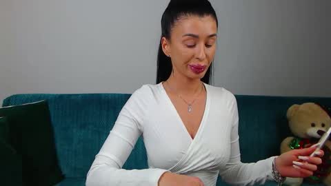 Im Sara I am happy to be here  online show from 01-08-26, 05:59