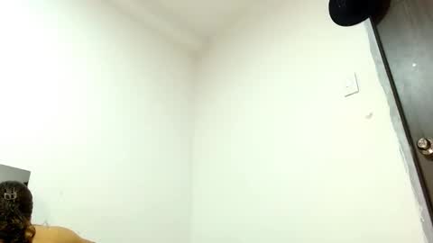 sara_johnson__ online show from 11-06-25, 01:39