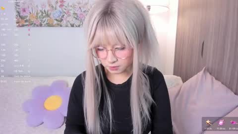 Sara  new account  give me thomb up  Follow me   help me reach 15k followers again   online show from 10-19-25, 10:21