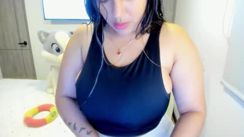 sarah  LIZCANO....... online show from 11-17-25, 10:54
