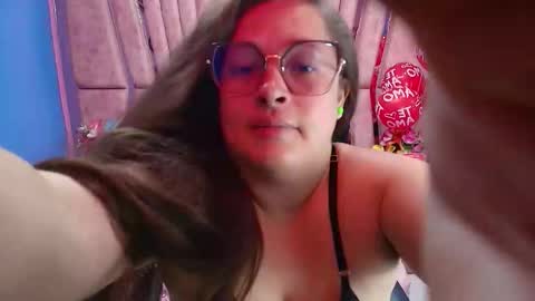 sara_thonson_ online show from 12-20-25, 02:35