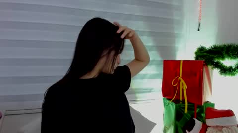 Sarah Ramirez online show from 11-28-25, 02:25