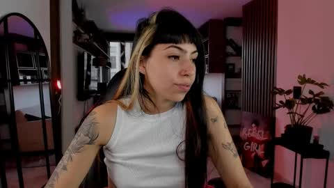 Snapshot of saraadesire chatting on 02-14-26, 09:00 Sara online show from 02-14-26, 09:00