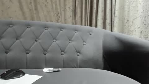 Queen Ssaraah online show from 04-15-26, 06:59