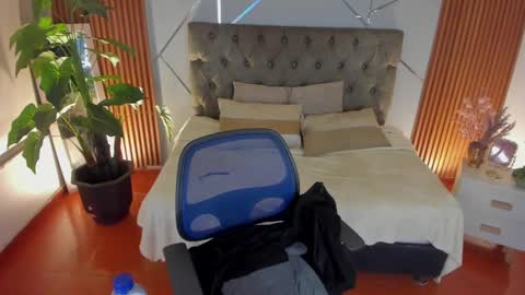 Snapshot of saraandsofi02 chatting on 01-17-25, 08:02 sofia gomez420 online show from 01-17-25, 08:02