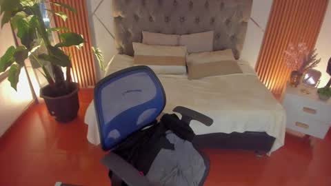 Snapshot of saraandsofi02 chatting on 01-17-25, 11:06 sofia gomez420 online show from 01-17-25, 11:06