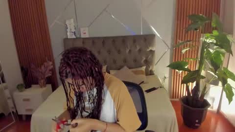 Snapshot of saraandsofi02 chatting on 01-19-25, 09:22 sofia gomez420 online show from 01-19-25, 09:22