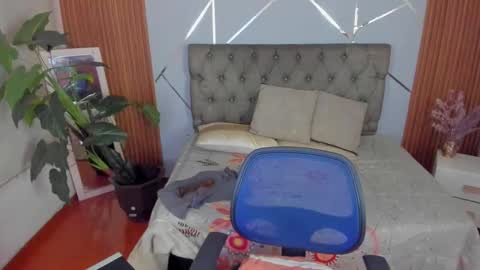 Snapshot of saraandsofi02 chatting on 01-30-25, 10:29 sofia gomez420 online show from 01-30-25, 10:29