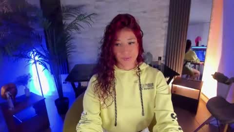 Snapshot of saraandsofi02 chatting on 02-26-25, 01:53 sofia gomez420 online show from 02-26-25, 01:53