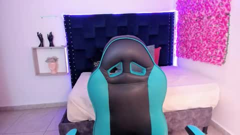 SARAHGIL online show from 10-23-25, 09:57