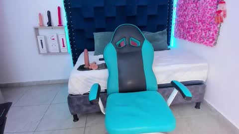 SARAHGIL online show from 10-25-25, 01:57