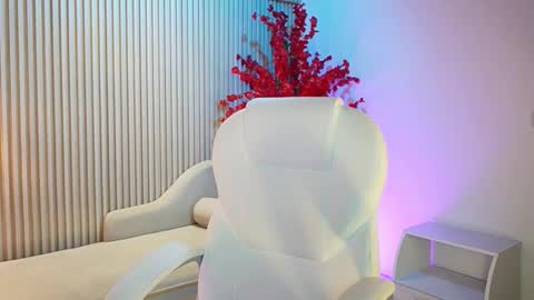 Snapshot of sarabelmont chatting on 10-11-25, 12:15 Sara Belmont online show from 10-11-25, 12:15