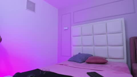 Sara online show from 10-27-25, 03:32