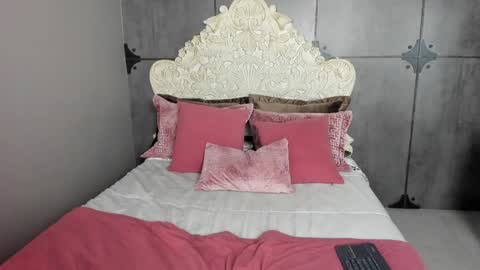 Snapshot of sarabennet_ chatting on 12-19-24, 12:23 Sara online show from 12-19-24, 12:23