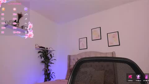 Snapshot of sarabennet_ chatting on 02-28-25, 01:36 Sara online show from 02-28-25, 01:36