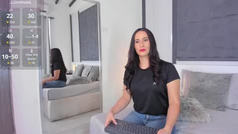 Snapshot of saragomez_1 chatting on 01-10-25, 03:27 Sara Gomez online show from 01-10-25, 03:27