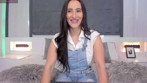 Snapshot of saragomez_1 chatting on 02-14-25, 03:15 Sara Gomez online show from 02-14-25, 03:15