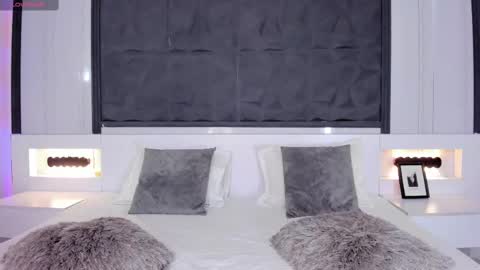 Snapshot of saragomez_1 chatting on 02-20-25, 12:15 Sara Gomez online show from 02-20-25, 12:15