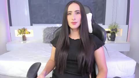 Snapshot of saragomez_1 chatting on 09-29-25, 02:11 Sara Gomez online show from 09-29-25, 02:11