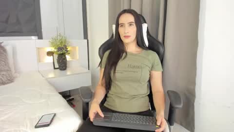 Snapshot of saragomez_1 chatting on 10-03-25, 02:25 Sara Gomez online show from 10-03-25, 02:25