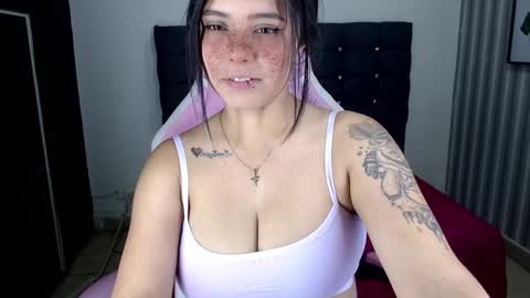 Snapshot of sarah__moon1 chatting on 02-12-25, 02:54 Sarah Moon online show from 02-12-25, 02:54