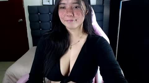 Snapshot of sarah__moon1 chatting on 02-20-25, 02:13 Sarah Moon online show from 02-20-25, 02:13