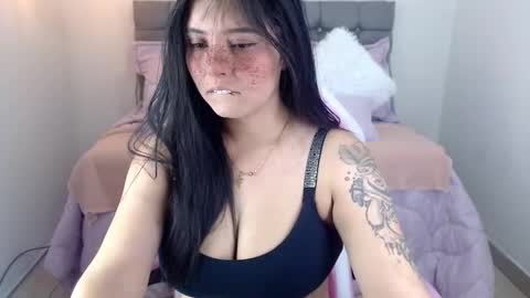 Snapshot of sarah__moon1 chatting on 02-26-25, 02:57 Sarah Moon online show from 02-26-25, 02:57