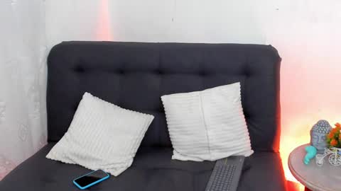 Snapshot of sarah_and_nicolle chatting on 12-19-24, 03:18 Sarah Redhair  Nicolle Black hair  online show from 12-19-24, 03:18