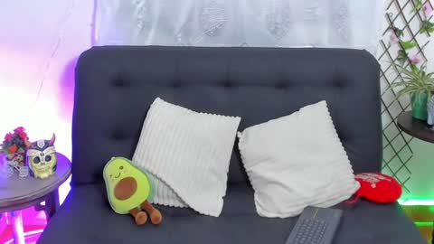 Snapshot of sarah_and_nicolle chatting on 01-11-25, 11:24 Sarah Redhair  Nicolle Black hair  online show from 01-11-25, 11:24