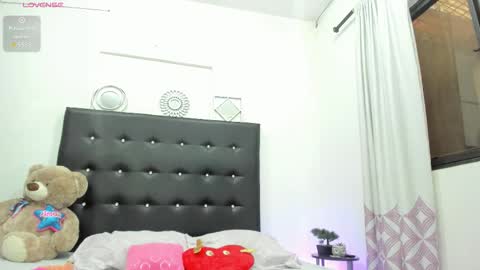 sarah_lowee online show from 09-21-25, 07:59