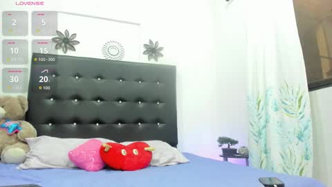 sarah_lowee online show from 09-28-25, 08:14
