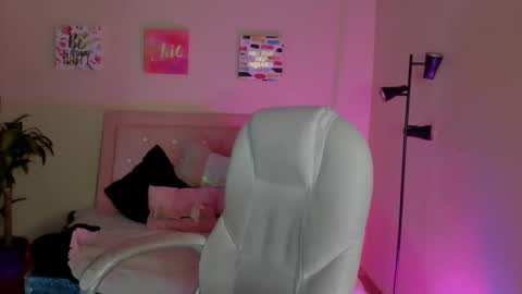 Sarah Ramirez online show from 03-12-25, 06:00