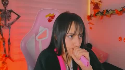 Sarah Ramirez online show from 10-16-25, 08:15