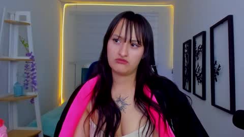 Sarah Ramirez online show from 11-14-25, 08:02