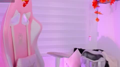 Sarah Ramirez online show from 11-20-25, 02:01