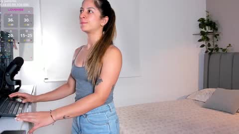 sarah_rayy online show from 01-24-25, 10:19