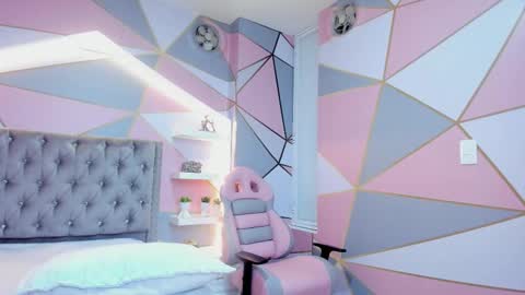 Sarah online show from 12-20-25, 02:24