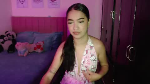 Snapshot of sarah_stone15 chatting on 02-24-25, 06:47 Sarah online show from 02-24-25, 06:47