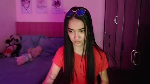 Snapshot of sarah_stone15 chatting on 03-06-25, 05:33 Sarah online show from 03-06-25, 05:33