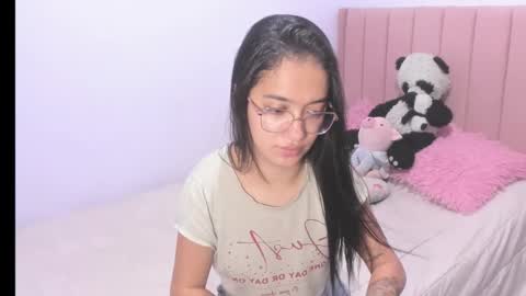 Snapshot of sarah_stone15 chatting on 10-16-25, 09:38 Sarah online show from 10-16-25, 09:38