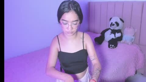 Snapshot of sarah_stone15 chatting on 10-27-25, 06:45 Sarah online show from 10-27-25, 06:45