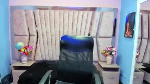 Sarah online show from 10-17-25, 01:46