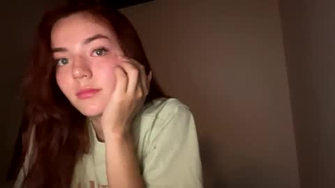 Snapshot of sarah_swtt chatting on 01-04-25, 04:44 - next broadcast 28 nov  7 pm Col online show from 01-04-25, 04:44